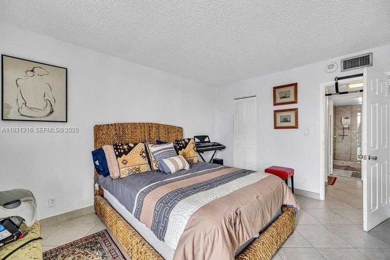 Small Image of 100 BAYVIEW DR #228, Sunny Isles Beach Number 21