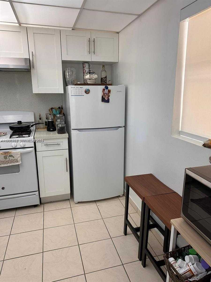 Small Image of 18101 NORTH WEST 68TH AVE #C202, Hialeah Number 3