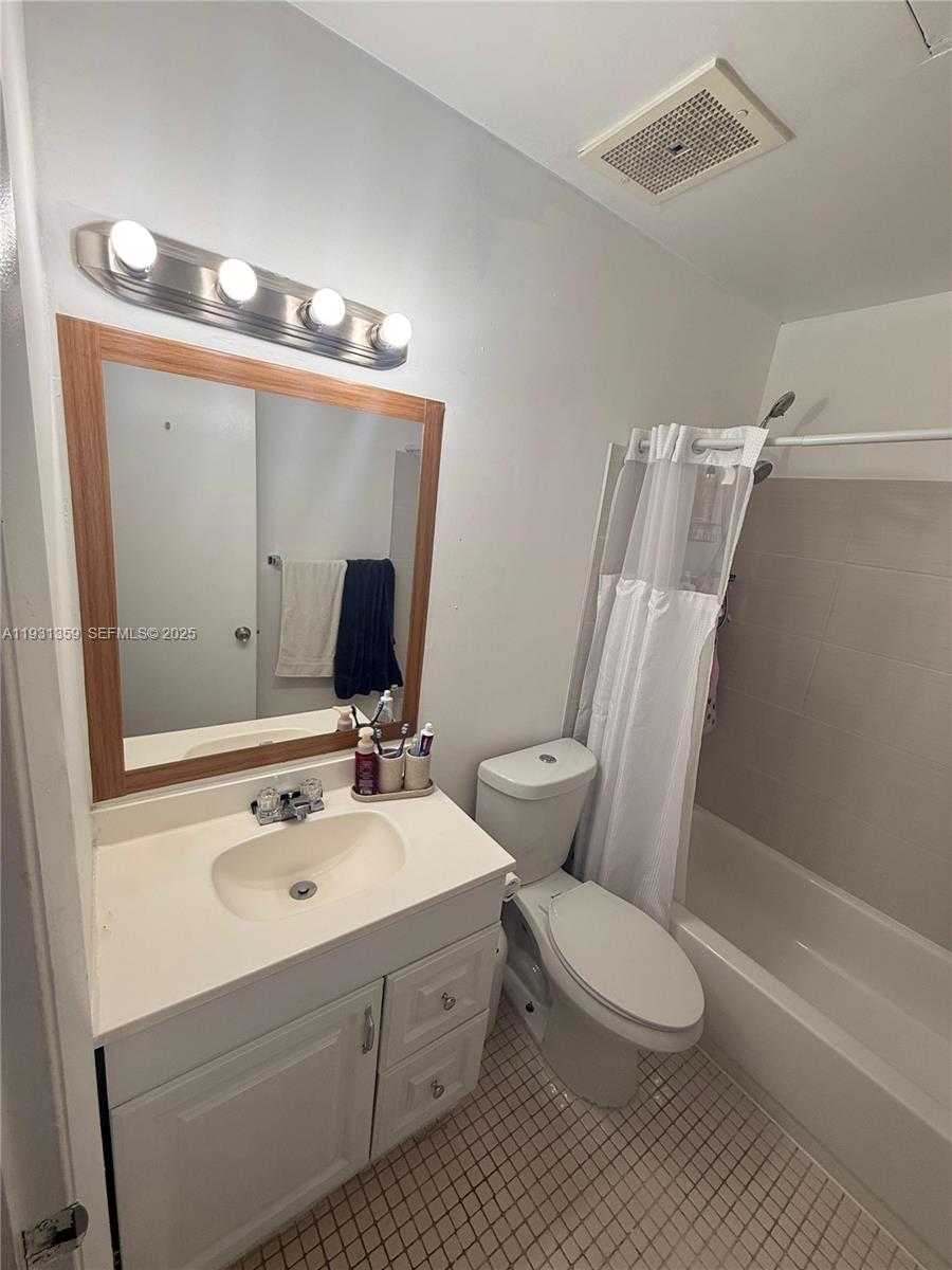 Small Image of 18101 NORTH WEST 68TH AVE #C202, Hialeah Number 7