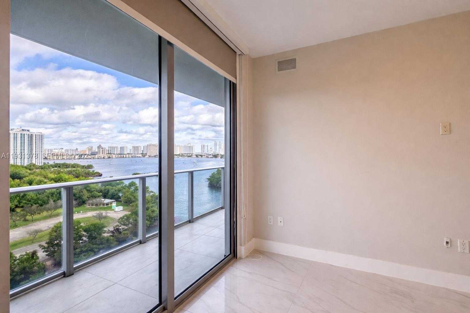 Small Image of 16385 BISCAYNE BLVD #1102, North Miami Beach Number 11