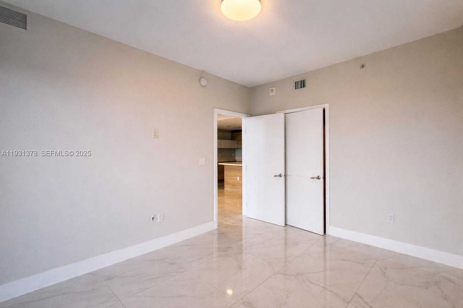 Small Image of 16385 BISCAYNE BLVD #1102, North Miami Beach Number 13