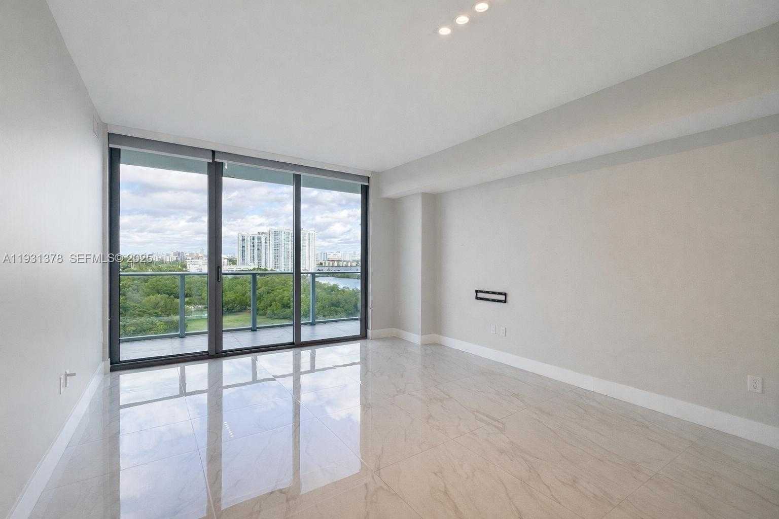 Small Image of 16385 BISCAYNE BLVD #1102, North Miami Beach Number 2