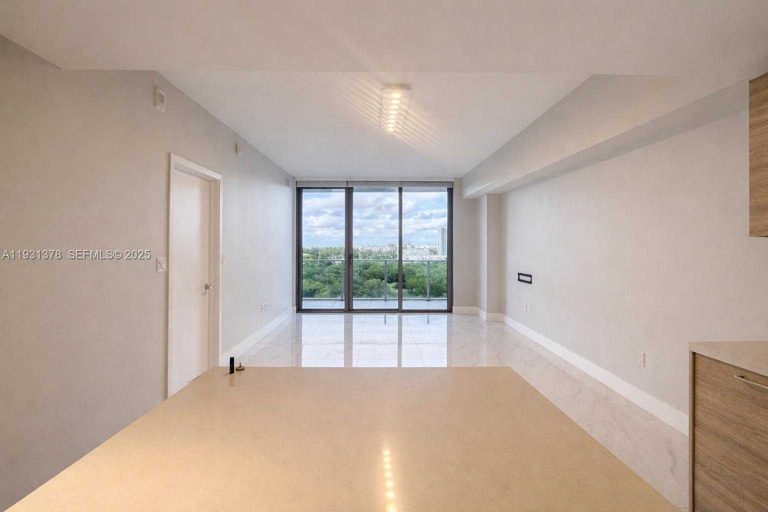 Small Image of 16385 BISCAYNE BLVD #1102, North Miami Beach Number 3
