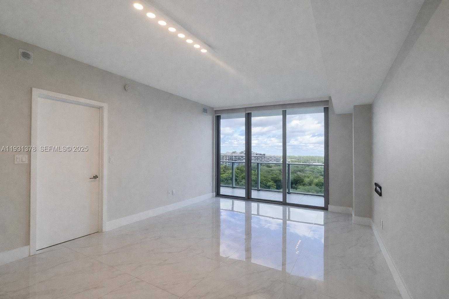 Small Image of 16385 BISCAYNE BLVD #1102, North Miami Beach Number 4