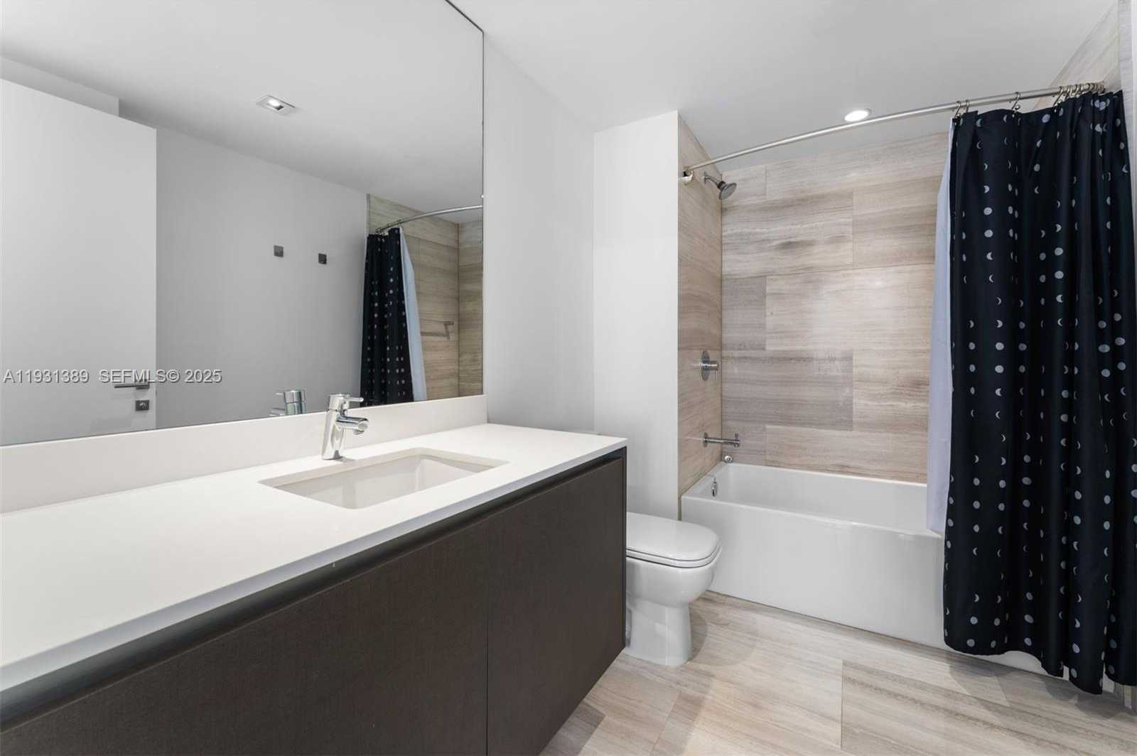 Small Image of 1451 BRICKELL AVE #1803, Miami Number 19