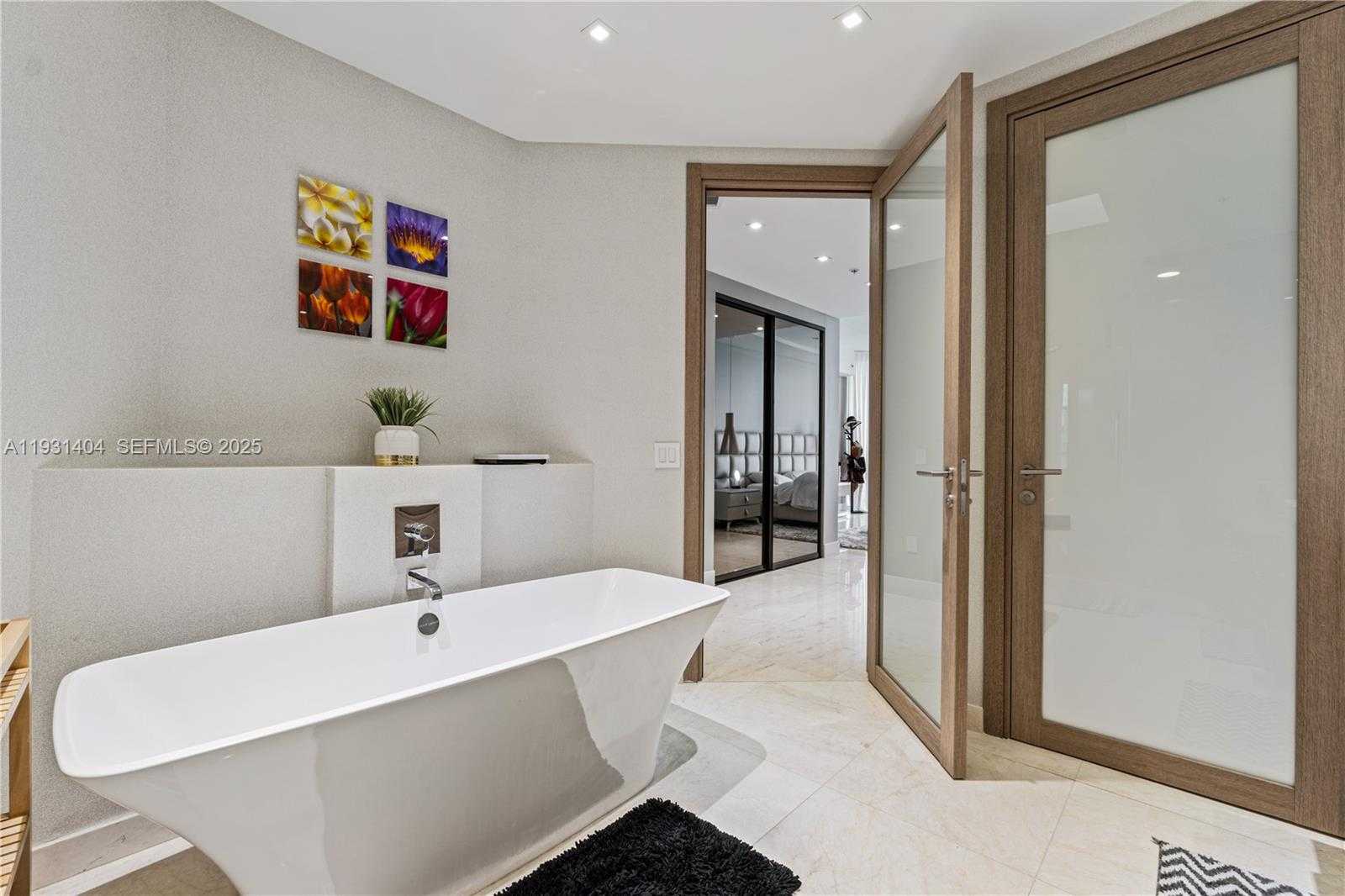 Small Image of 17301 BISCAYNE BLVD #PH-5, North Miami Beach Number 10