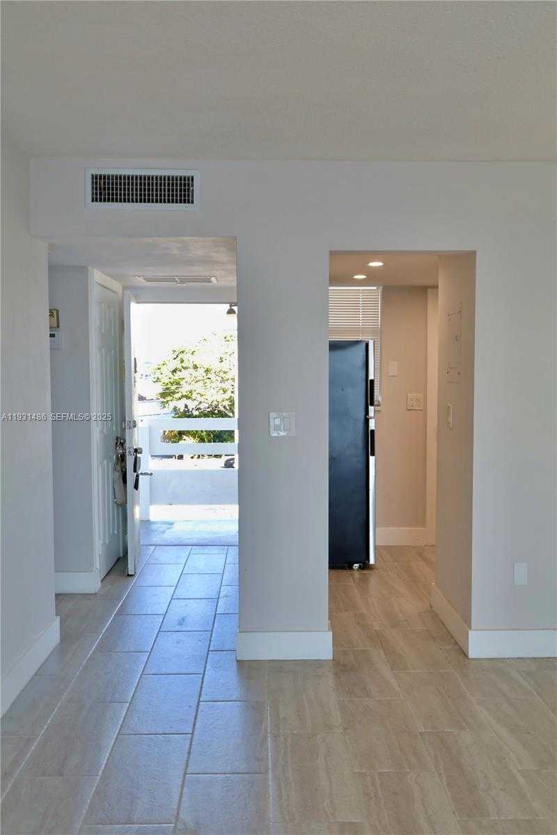Small Image of 3000 MARCOS DR #P410, Aventura Number 12