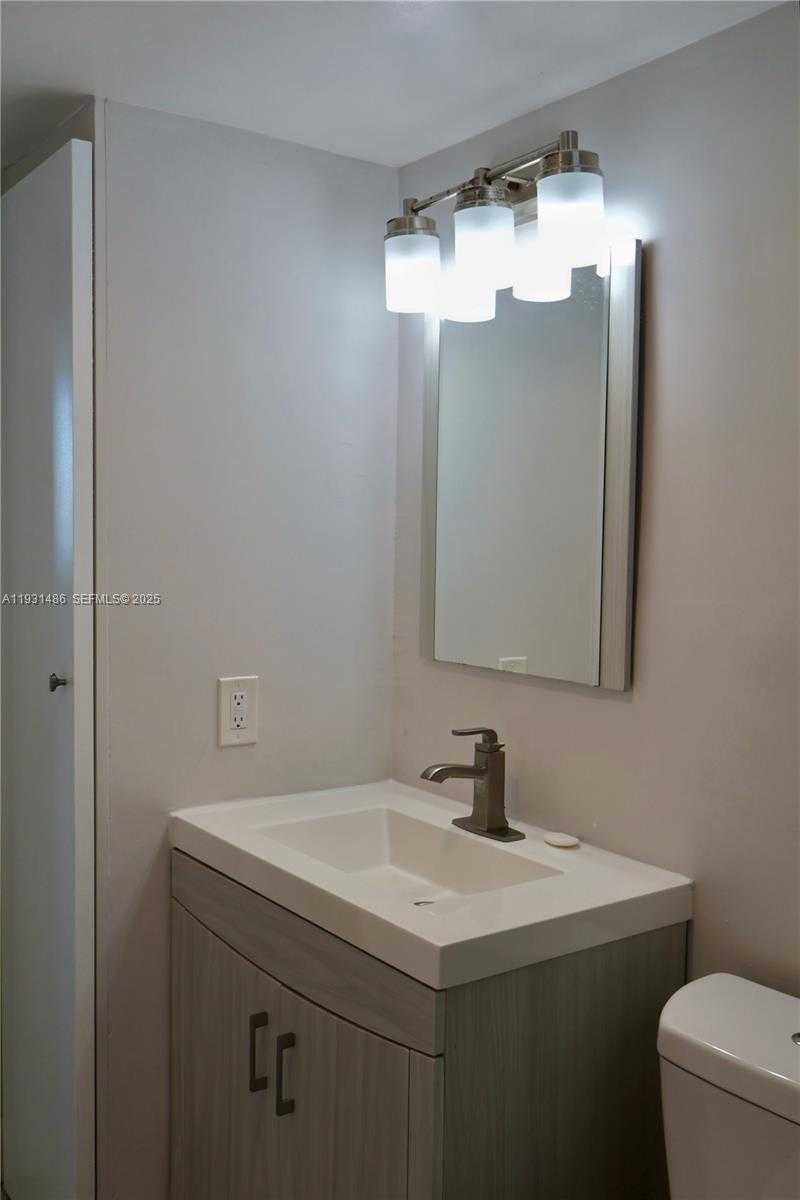 Small Image of 3000 MARCOS DR #P410, Aventura Number 16