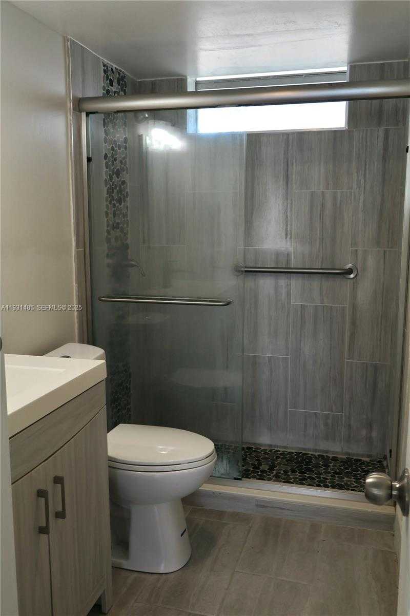 Small Image of 3000 MARCOS DR #P410, Aventura Number 17