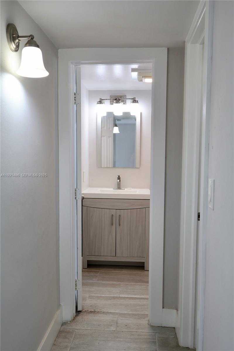 Small Image of 3000 MARCOS DR #P410, Aventura Number 22