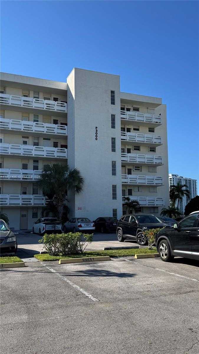 Small Image of 3000 MARCOS DR #P410, Aventura Number 27