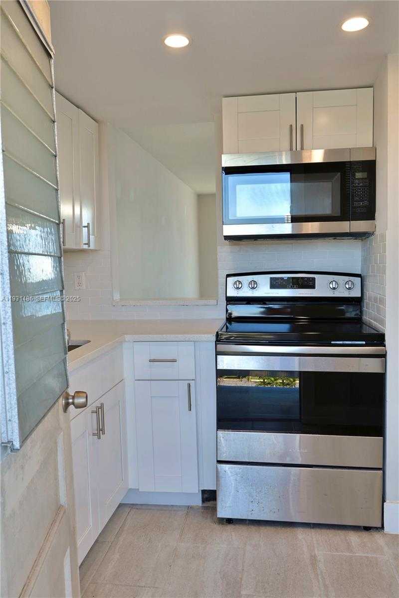 Small Image of 3000 MARCOS DR #P410, Aventura Number 5