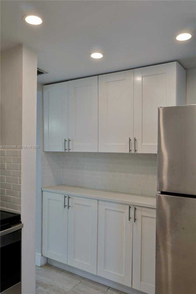 Small Image of 3000 MARCOS DR #P410, Aventura Number 7