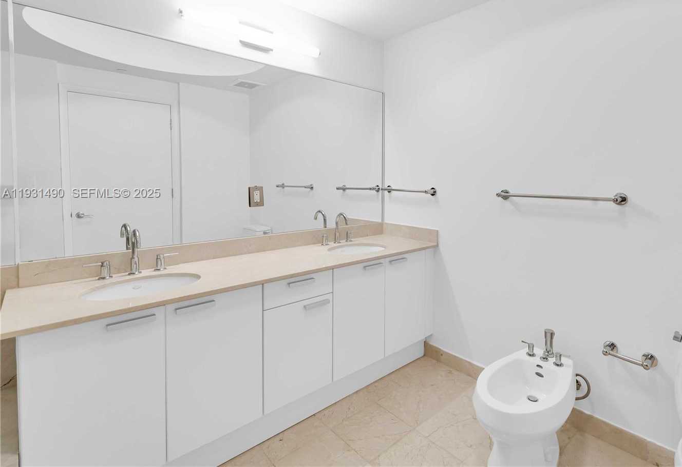 Small Image of 3131 NORTH EAST 188TH ST #2-1005, Aventura Number 31