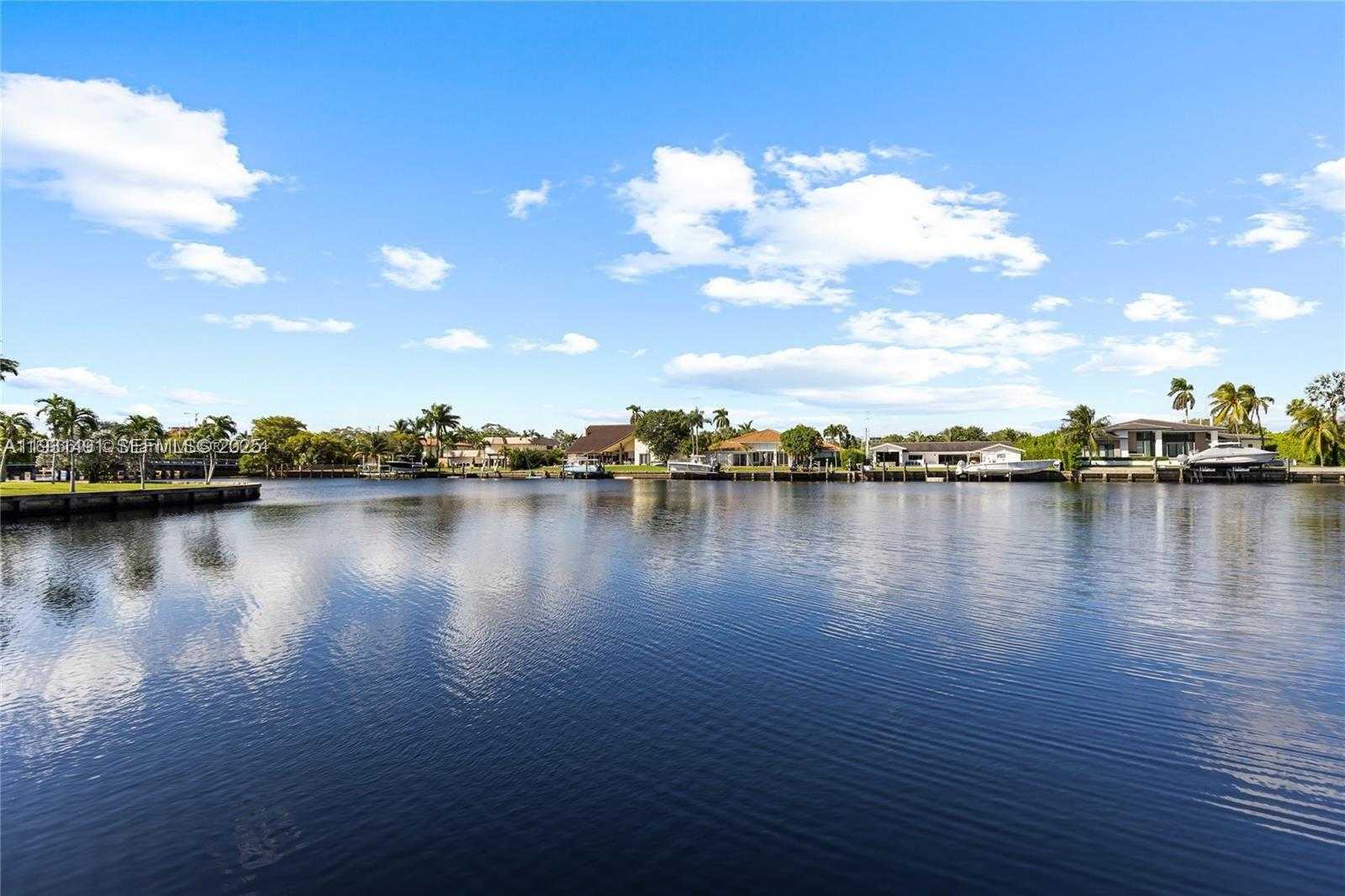 Small Image of 2101 ATLANTIC SHORES BLVD #218, Hallandale Beach Number 4