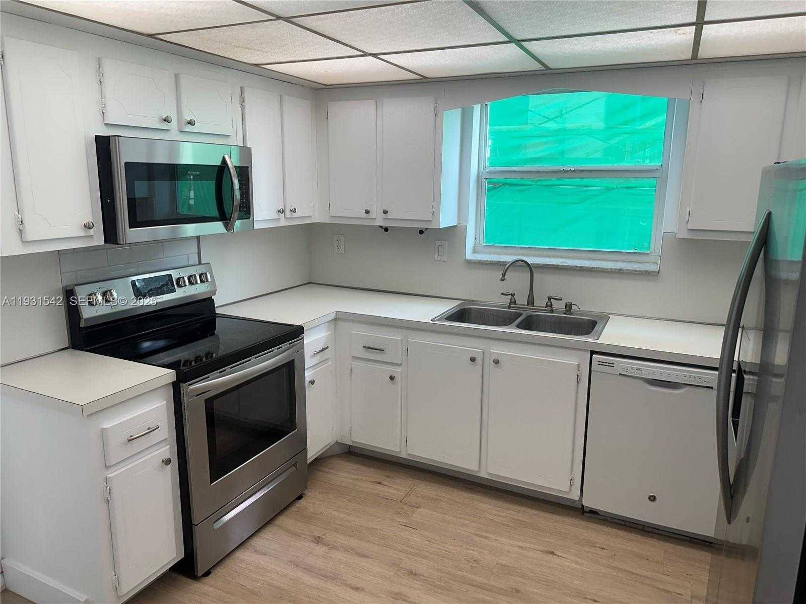 Small Image of 9501 EAST BAY HARBOR DR #5B, Bay Harbor Islands Number 10