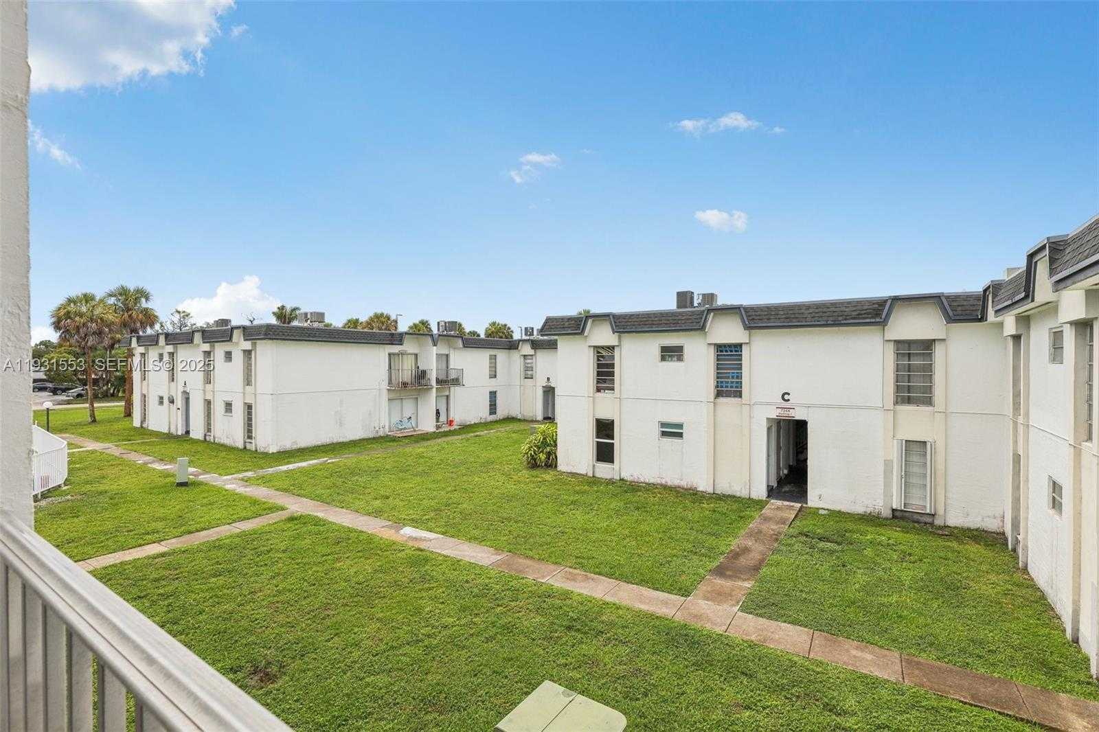 Small Image of 7232 SOUTH WEST 94TH PL #E6, Miami Number 27