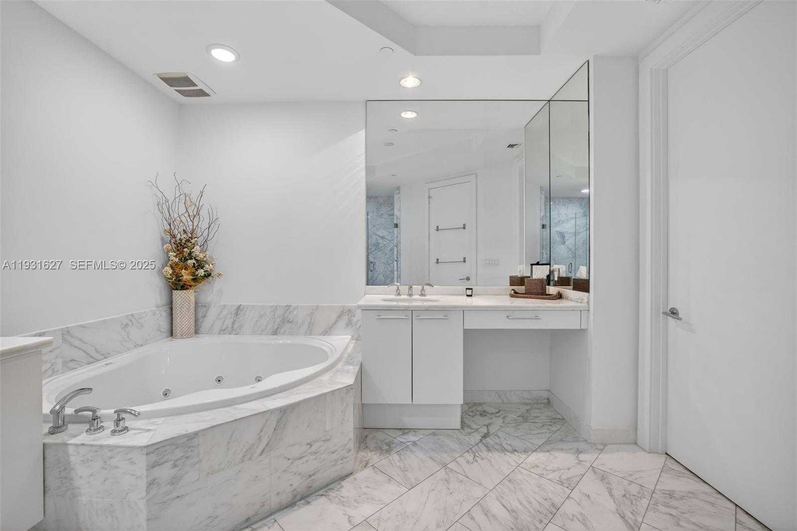 Small Image of 4100 ISLAND BLVD #2303, Aventura Number 25