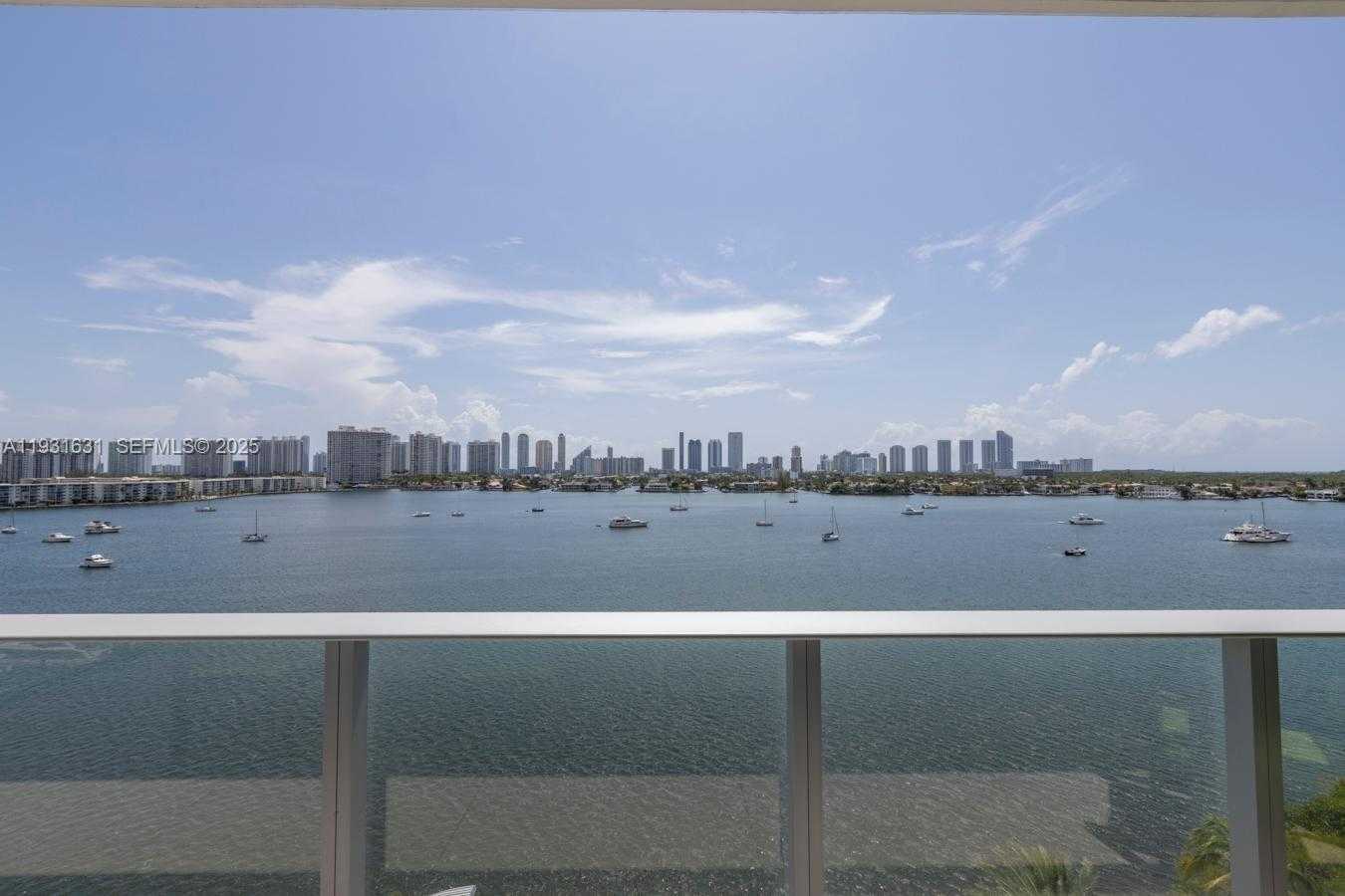 Small Image of 17111 BISCAYNE BLVD #909, North Miami Beach Number 1