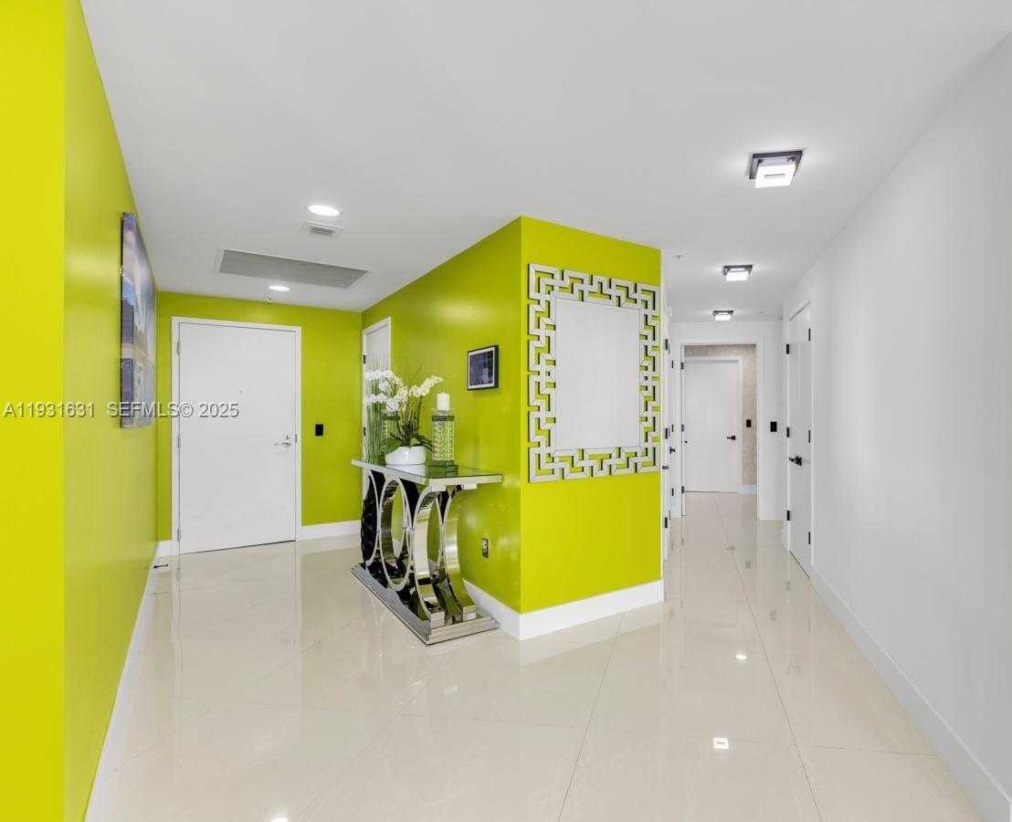 Small Image of 17111 BISCAYNE BLVD #909, North Miami Beach Number 10