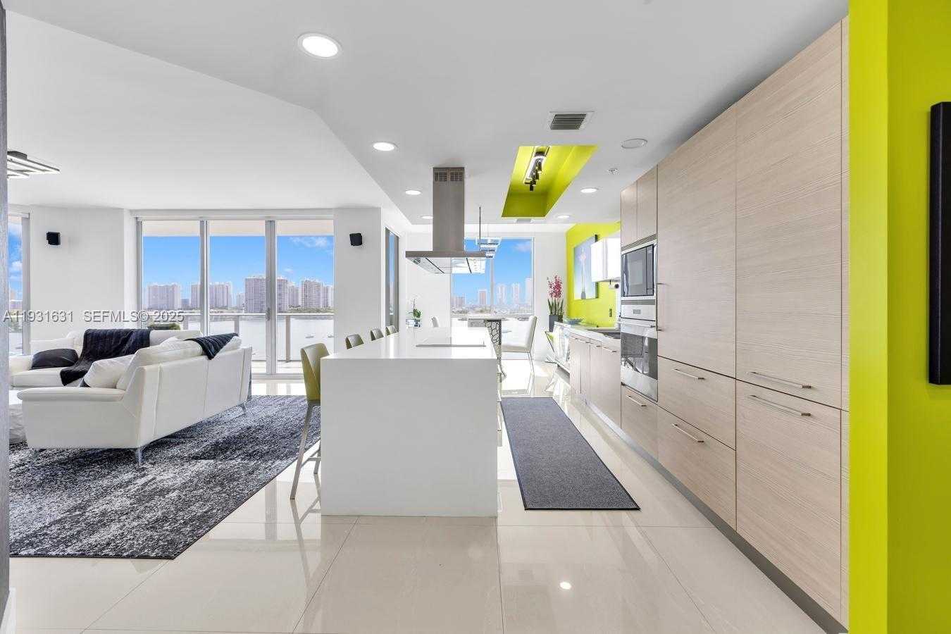 Small Image of 17111 BISCAYNE BLVD #909, North Miami Beach Number 12