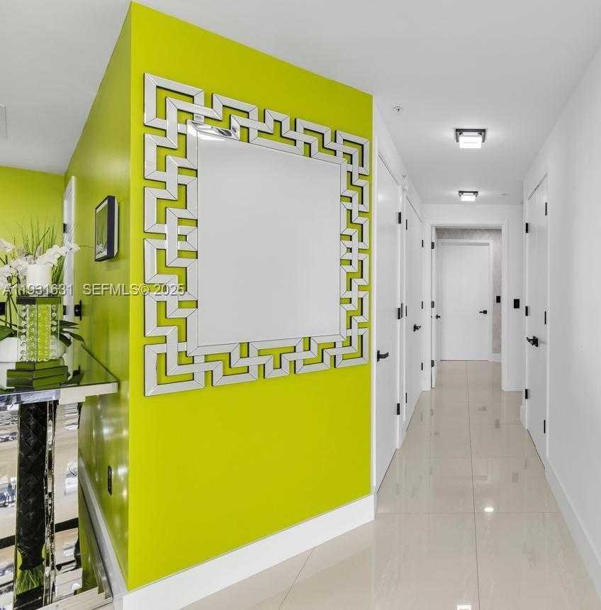 Small Image of 17111 BISCAYNE BLVD #909, North Miami Beach Number 28