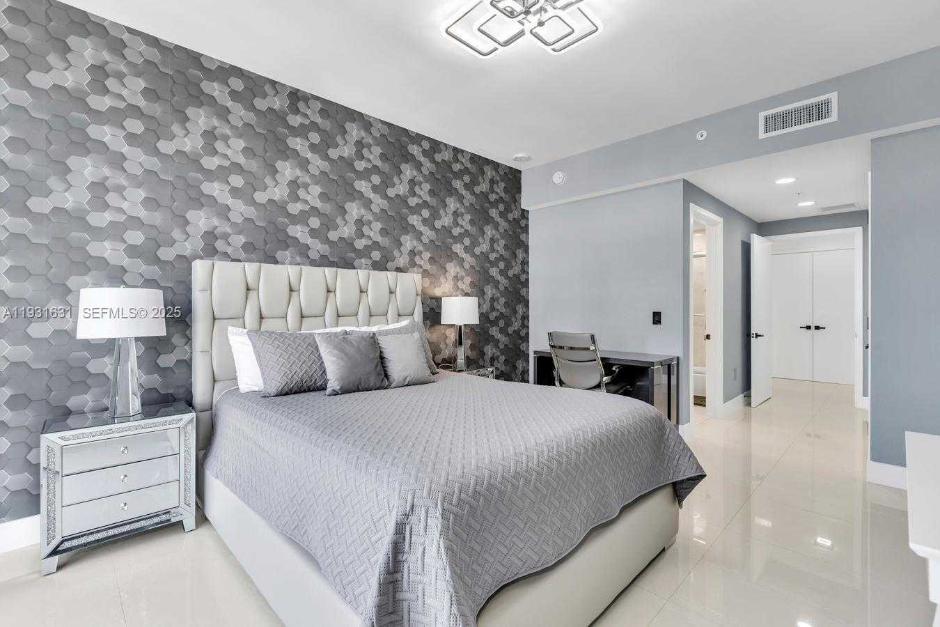 Small Image of 17111 BISCAYNE BLVD #909, North Miami Beach Number 31