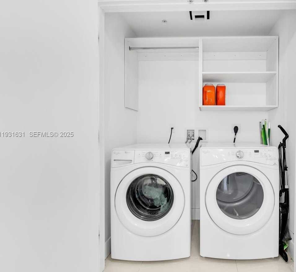 Small Image of 17111 BISCAYNE BLVD #909, North Miami Beach Number 33