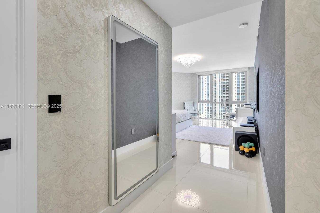 Small Image of 17111 BISCAYNE BLVD #909, North Miami Beach Number 34