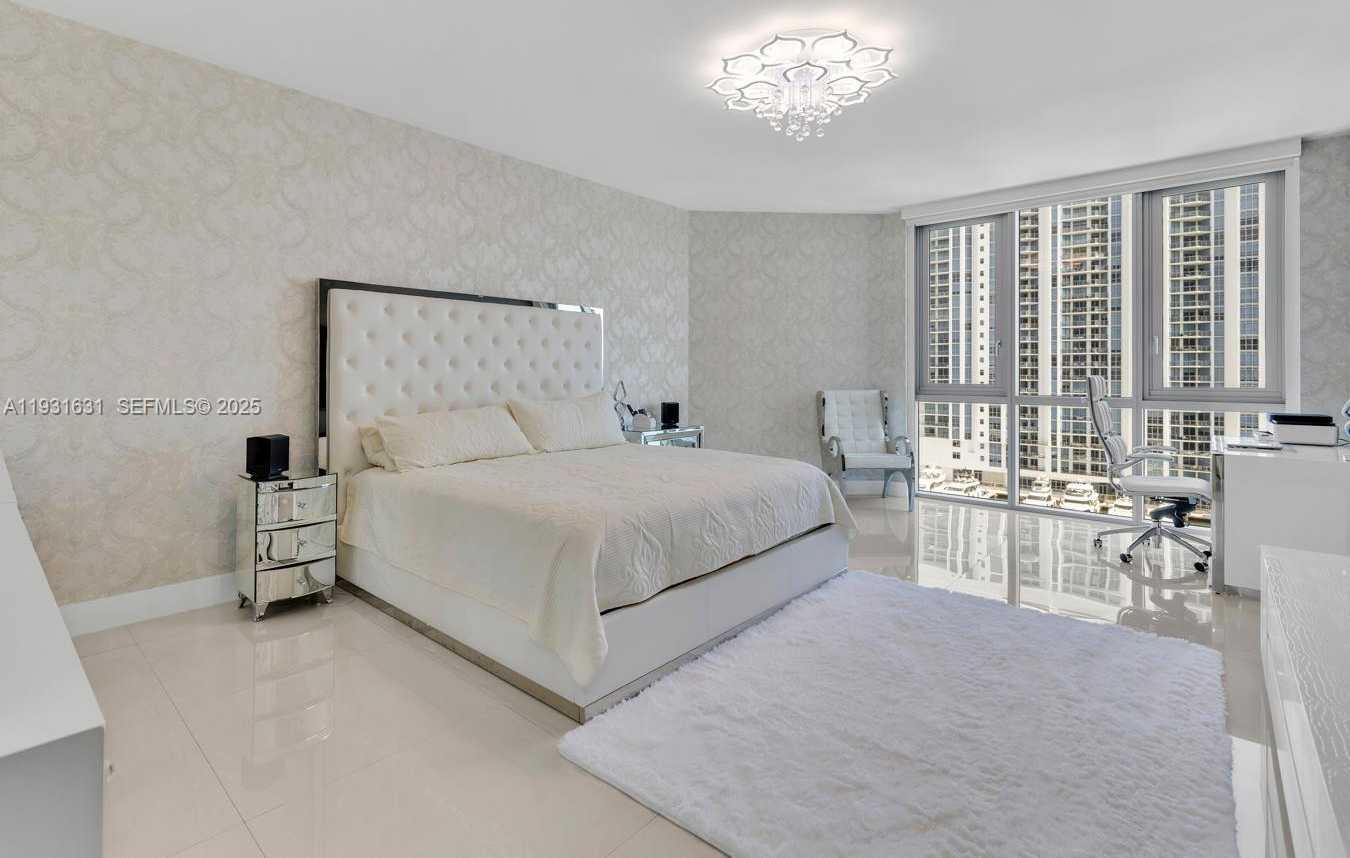 Small Image of 17111 BISCAYNE BLVD #909, North Miami Beach Number 35