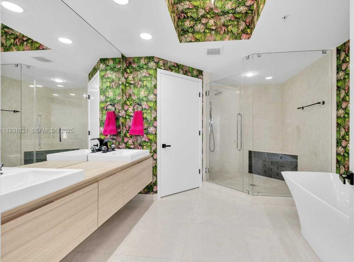 Small Image of 17111 BISCAYNE BLVD #909, North Miami Beach Number 39