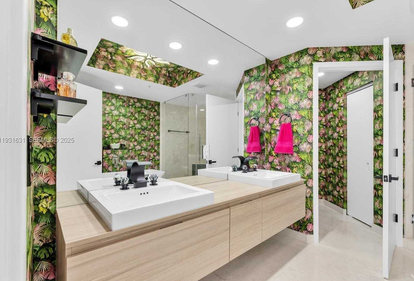 Small Image of 17111 BISCAYNE BLVD #909, North Miami Beach Number 40