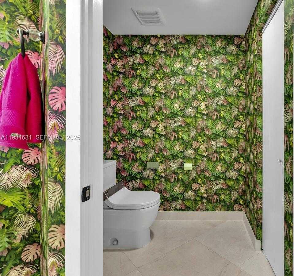 Small Image of 17111 BISCAYNE BLVD #909, North Miami Beach Number 42