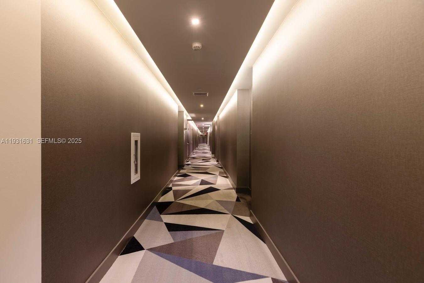 Small Image of 17111 BISCAYNE BLVD #909, North Miami Beach Number 5