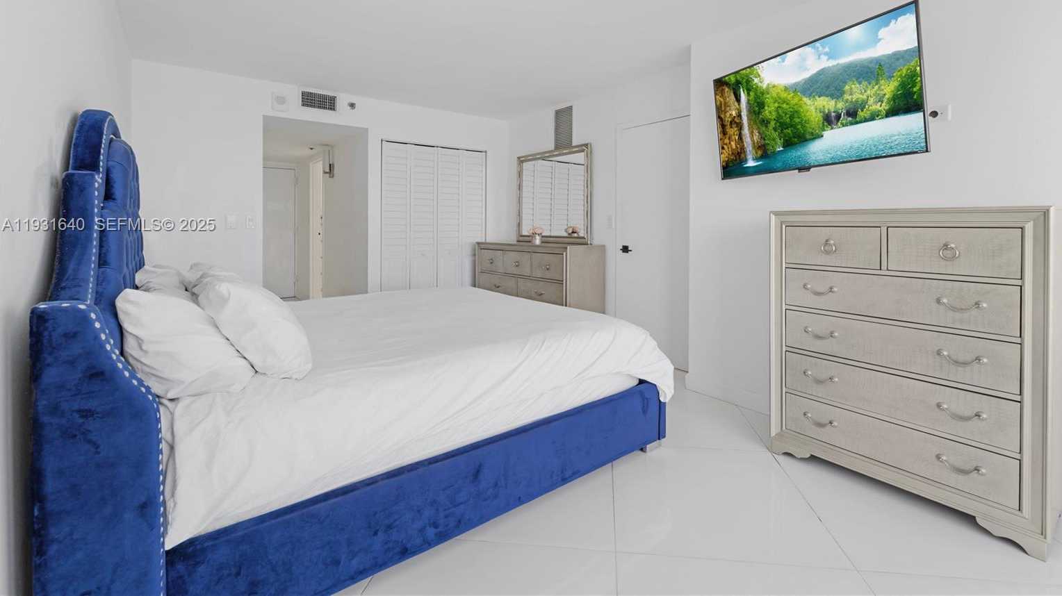 Small Image of 7601 EAST TREASURE DR #819, North Bay Village Number 10