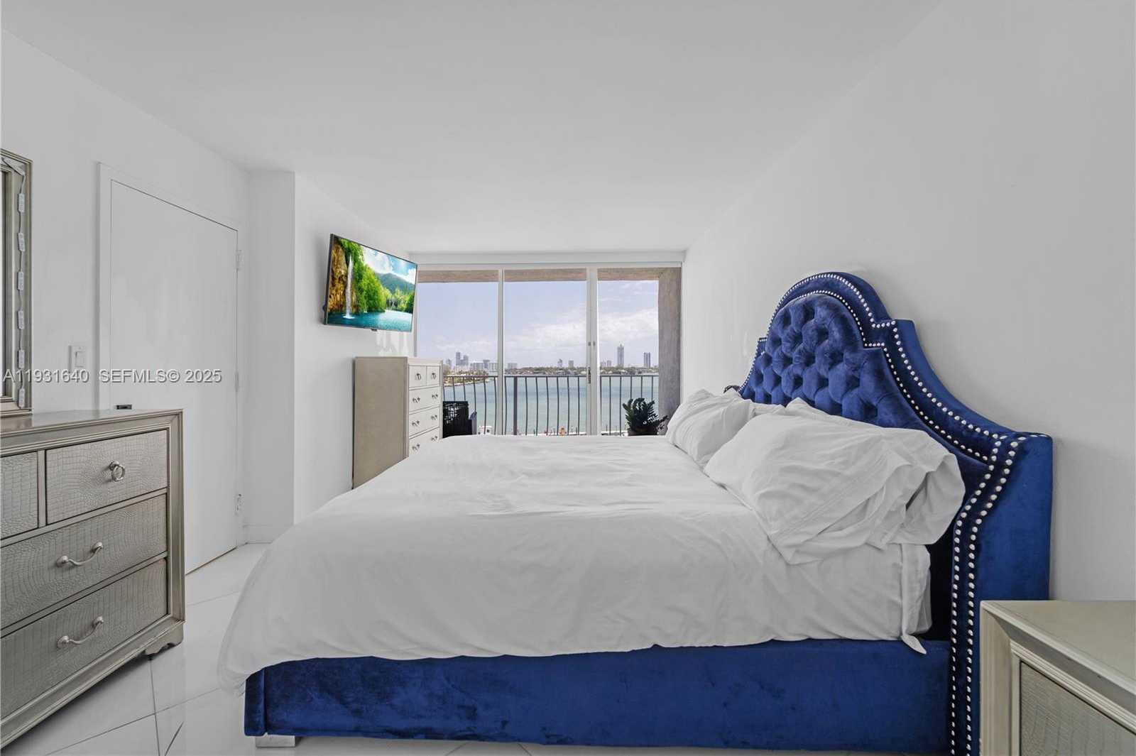 Small Image of 7601 EAST TREASURE DR #819, North Bay Village Number 14