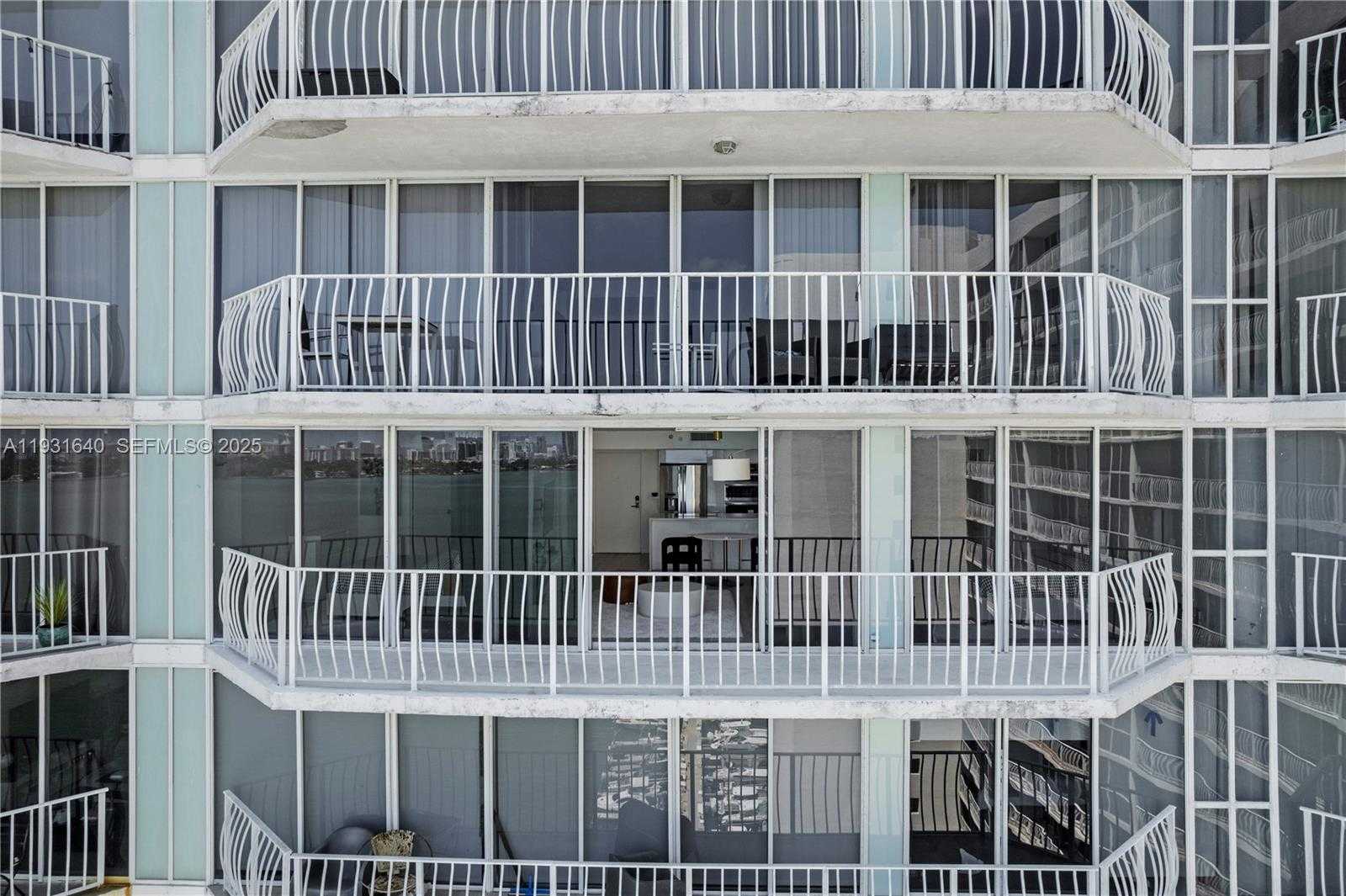 Small Image of 7601 EAST TREASURE DR #819, North Bay Village Number 31