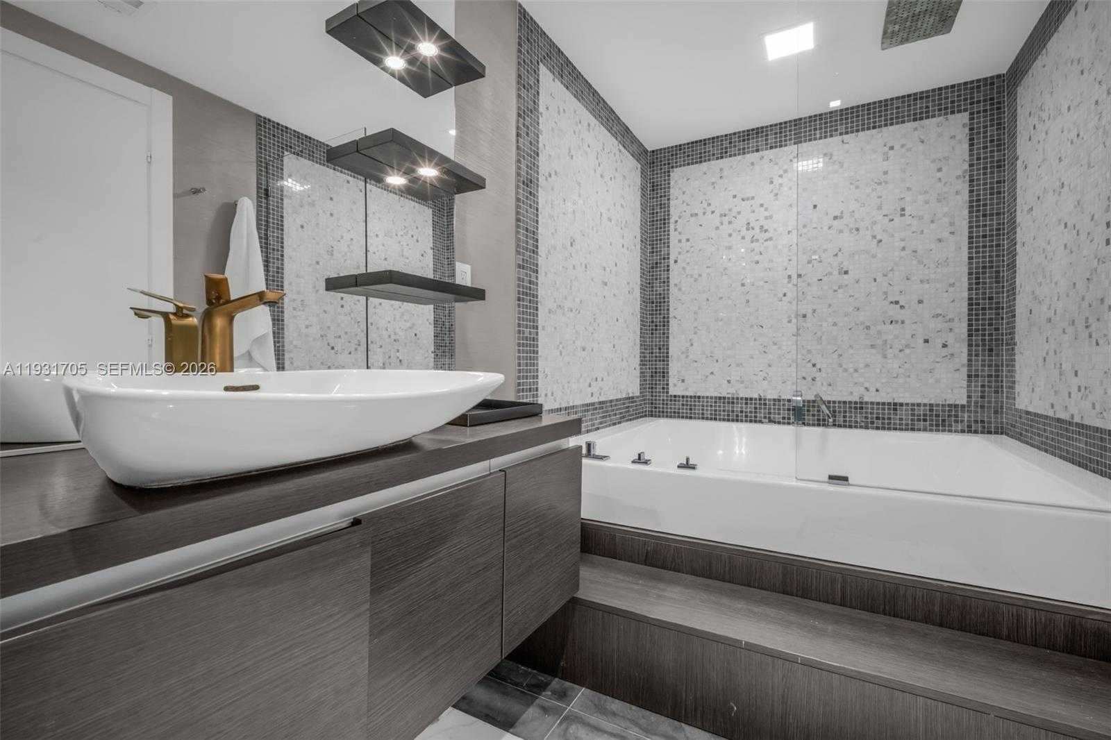 Small Image of 200 BISCAYNE BOULEVARD WAY #309, Miami Number 22