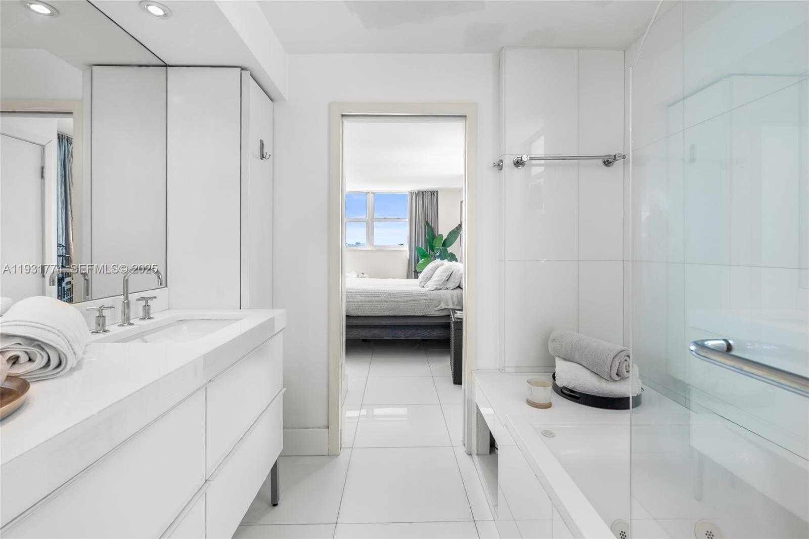 Small Image of 6900 BAY DR #5K, Miami Beach Number 34