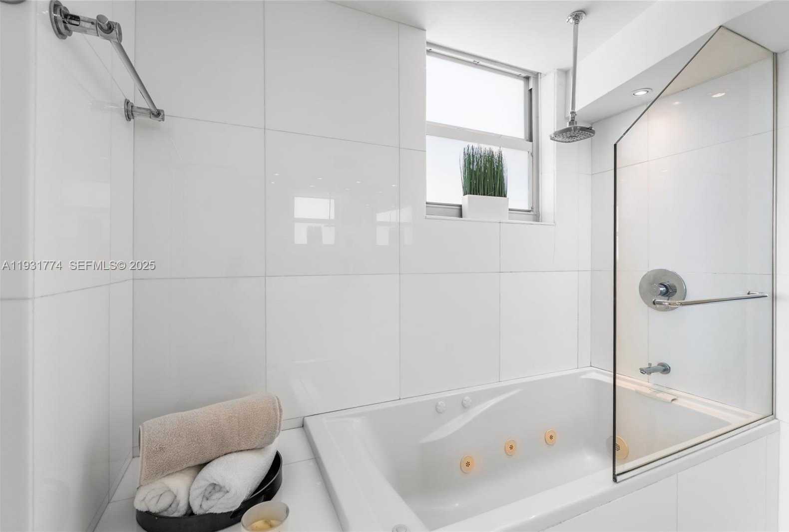 Small Image of 6900 BAY DR #5K, Miami Beach Number 35