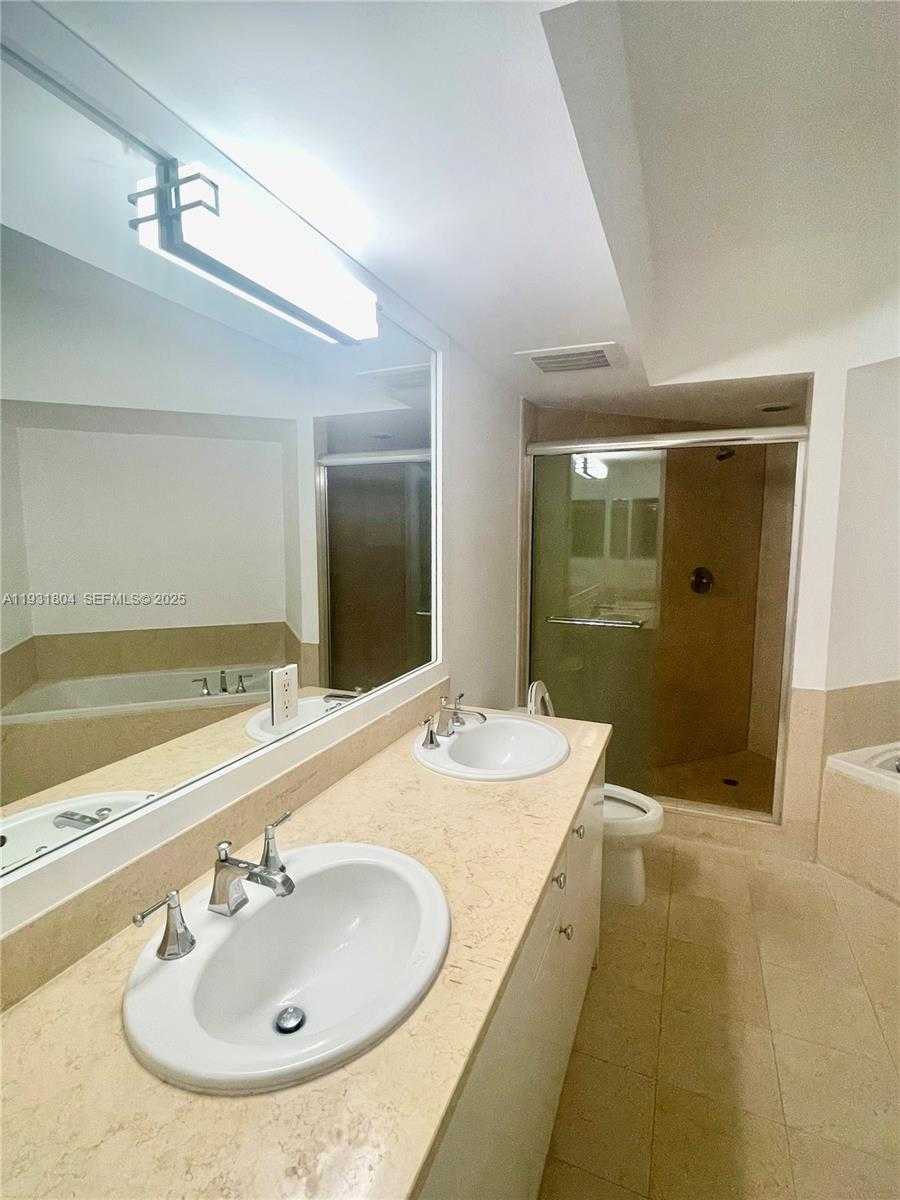 Small Image of 19900 EAST COUNTRY CLUB DR #812, Aventura Number 12