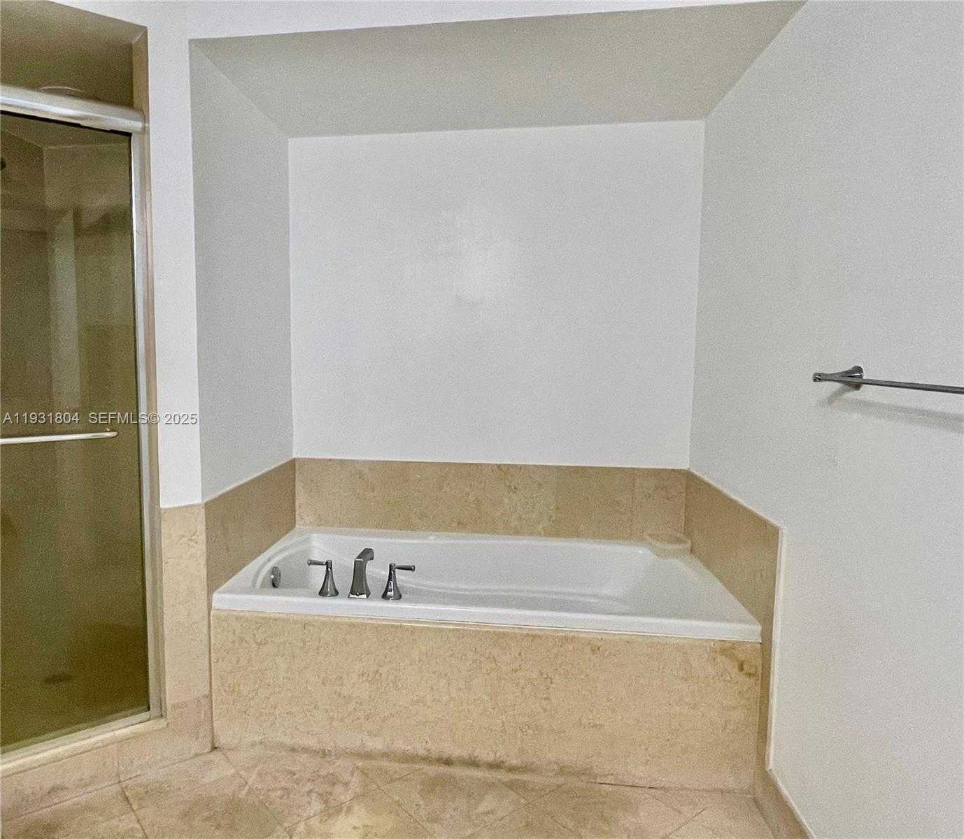 Small Image of 19900 EAST COUNTRY CLUB DR #812, Aventura Number 13