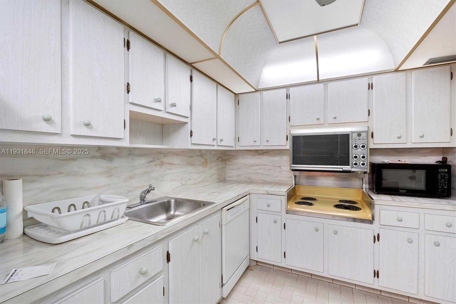 Small Image of 9511 COLLINS AVE #606, Surfside Number 14