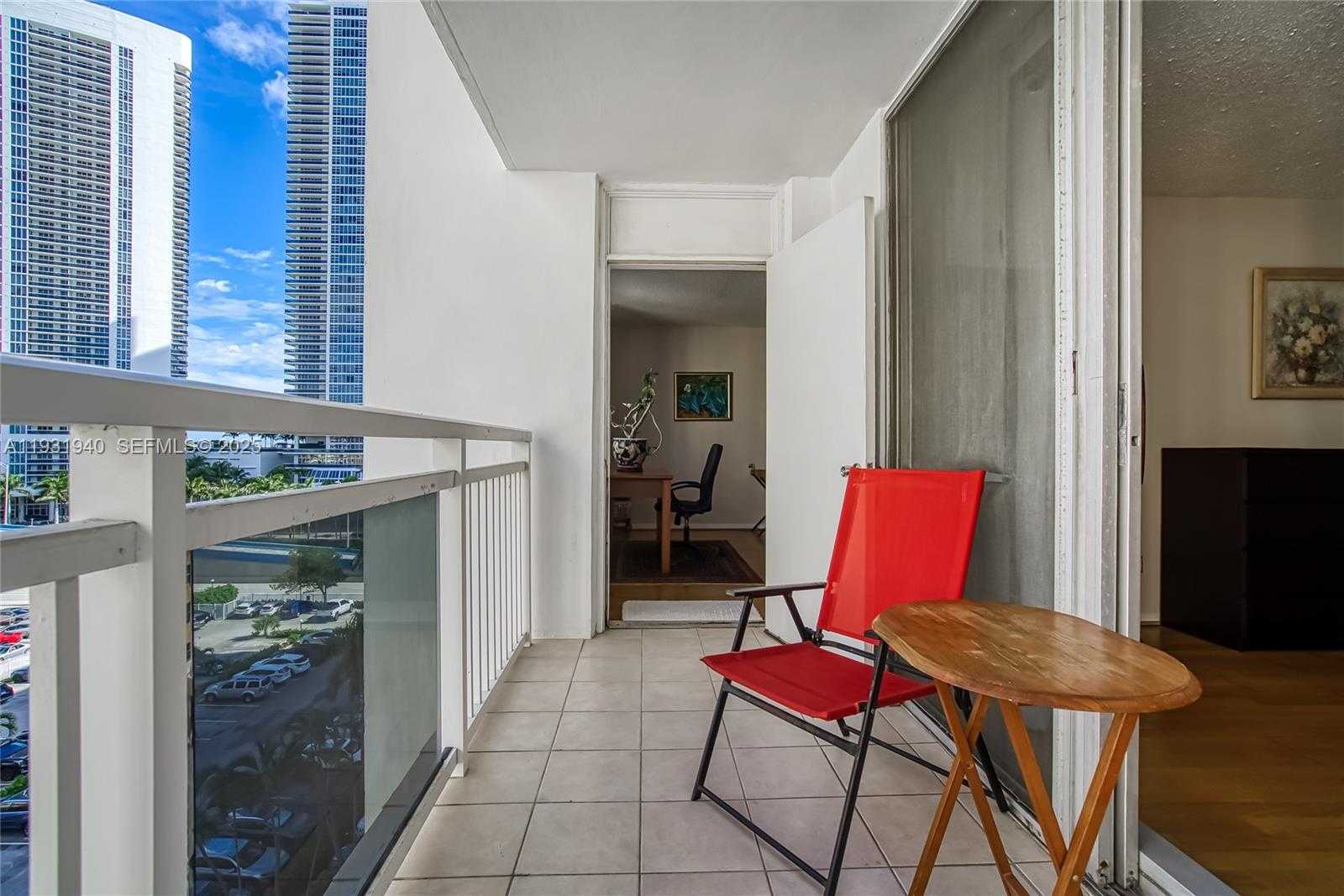 Imagen de Pequeño Objeto