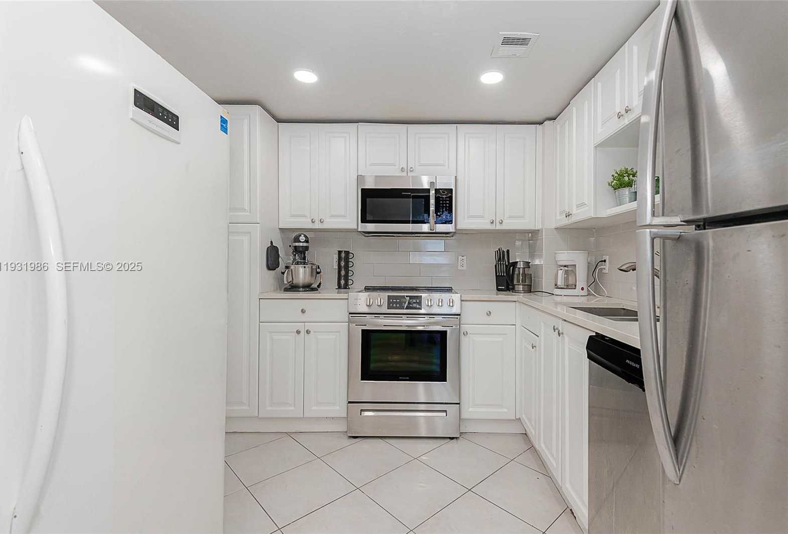 Small Image of 1965 SOUTH OCEAN DR #MR, Hallandale Beach Number 10