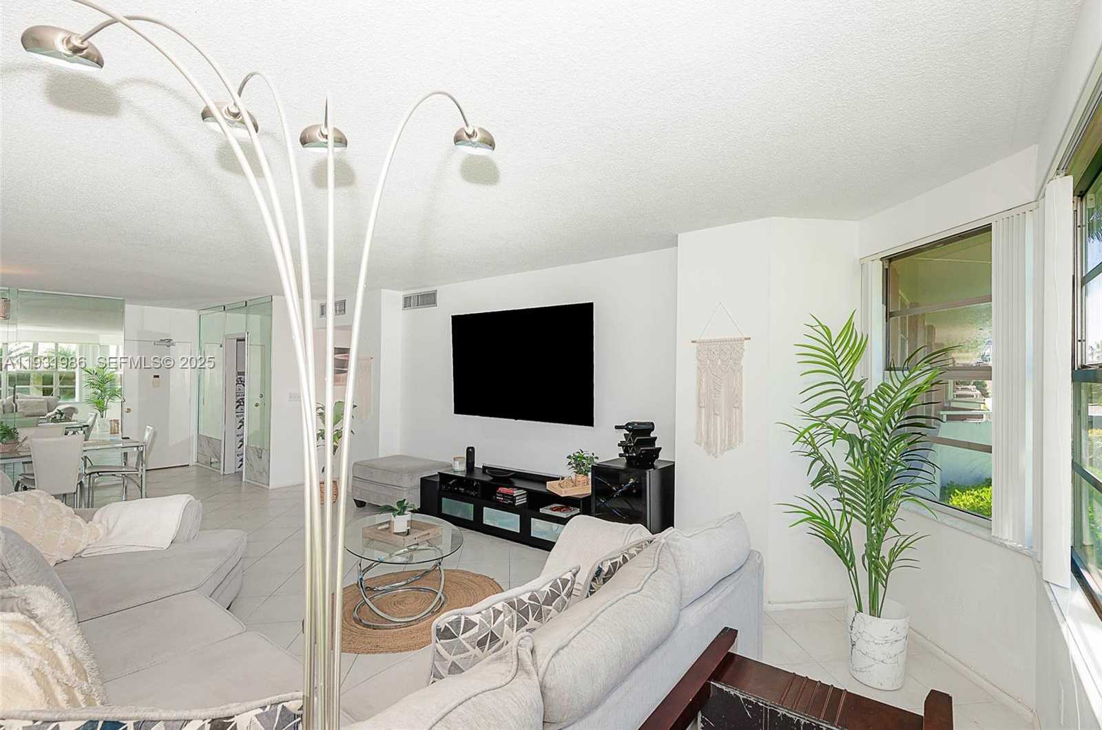 Small Image of 1965 SOUTH OCEAN DR #MR, Hallandale Beach Number 3