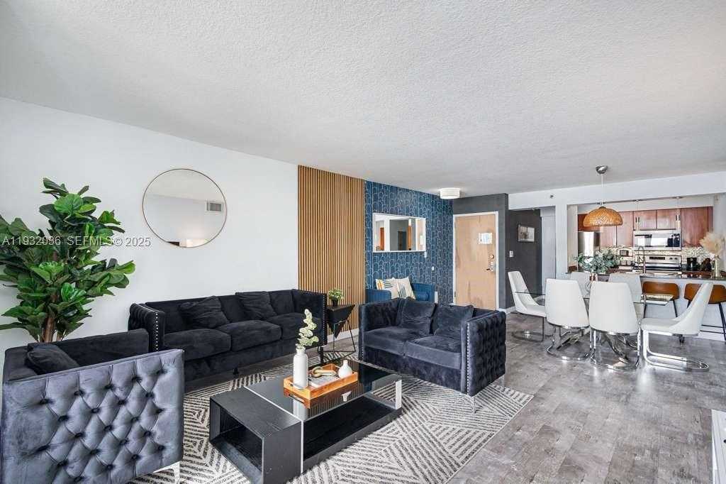 Small Image of 1200 BRICKELL BAY DR #2202, Miami Number 16