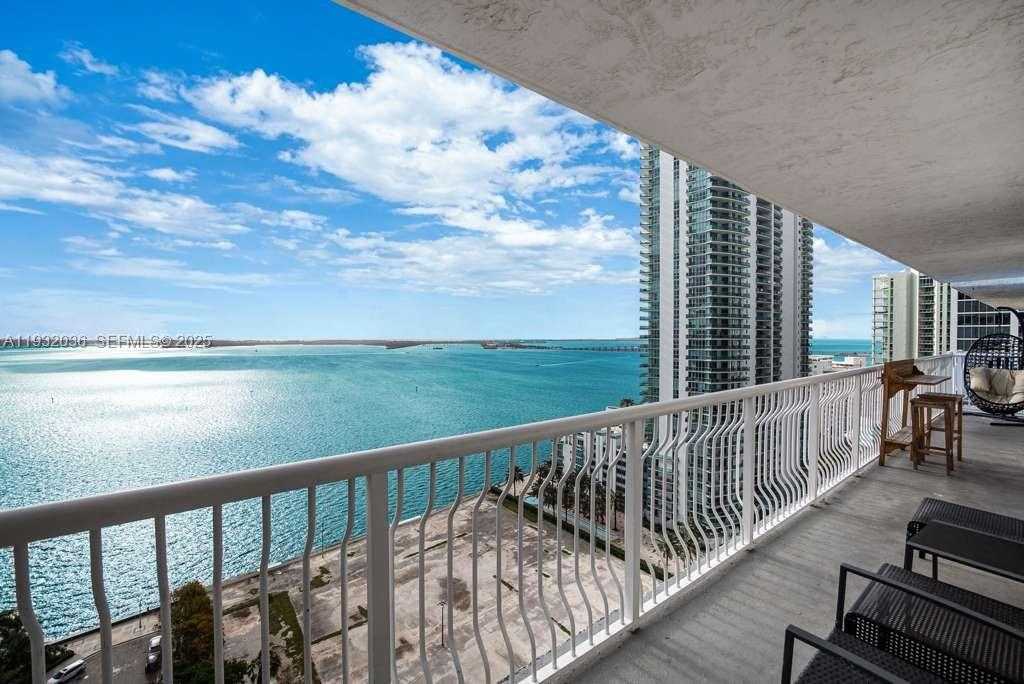 Small Image of 1200 BRICKELL BAY DR #2202, Miami Number 3