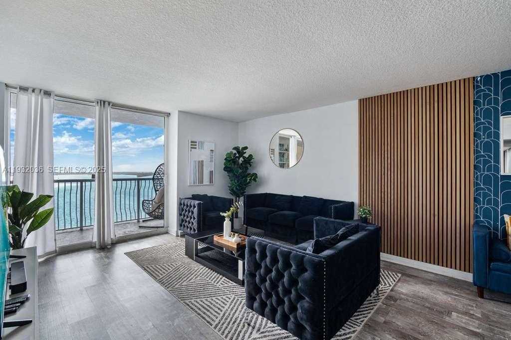 Small Image of 1200 BRICKELL BAY DR #2202, Miami Number 5