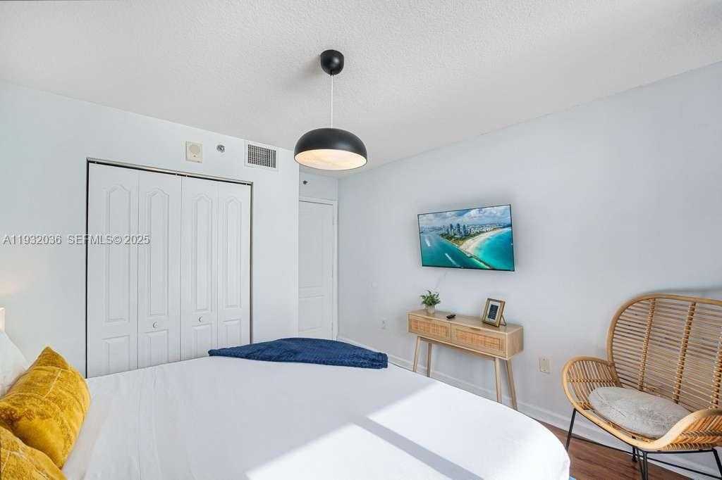 Small Image of 1200 BRICKELL BAY DR #2202, Miami Number 8